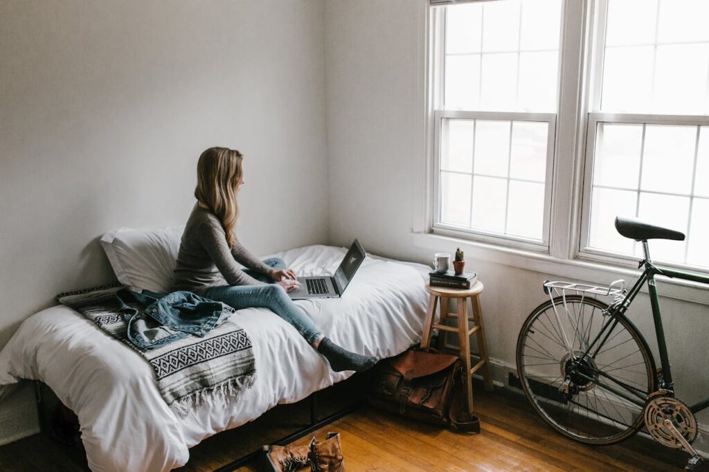 Frau Studierende WG Bett Dein perfekter Start ins Studium Finde das ideale Zuhause